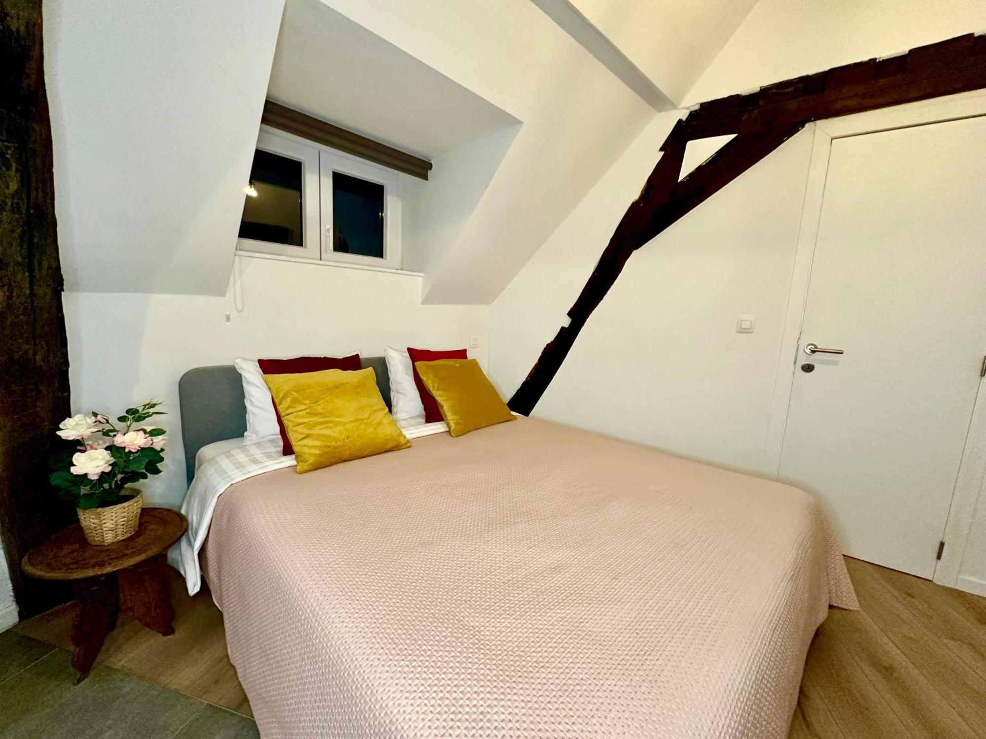 Luxury Suites Mons By Rikas Hotels Esterno foto